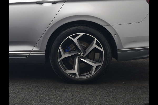 Volkswagen Passat Variant 1.4 TSI GTE Business PHEV 218pk Dealer O.H | Panodak | Adaptive Cruise | 360 Camera | IQ Light | Lederen Sportstoelen Massage & Verwarmd | Blis | Keyless | Apple Carplay | Navigatie | Virtual | DAB | 18"L.M | IQ Drive | Plug In Hybrid |