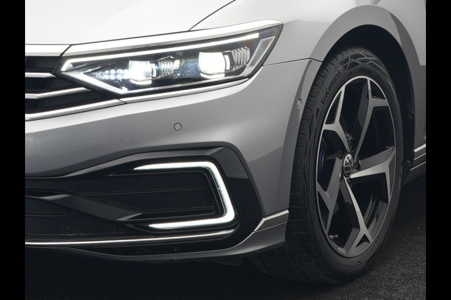 Volkswagen Passat Variant 1.4 TSI GTE Business PHEV 218pk Dealer O.H | Panodak | Adaptive Cruise | 360 Camera | IQ Light | Lederen Sportstoelen Massage & Verwarmd | Blis | Keyless | Apple Carplay | Navigatie | Virtual | DAB | 18"L.M | IQ Drive | Plug In Hybrid |