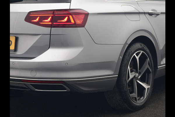 Volkswagen Passat Variant 1.4 TSI GTE Business PHEV 218pk Dealer O.H | Panodak | Adaptive Cruise | 360 Camera | IQ Light | Lederen Sportstoelen Massage & Verwarmd | Blis | Keyless | Apple Carplay | Navigatie | Virtual | DAB | 18"L.M | IQ Drive | Plug In Hybrid |