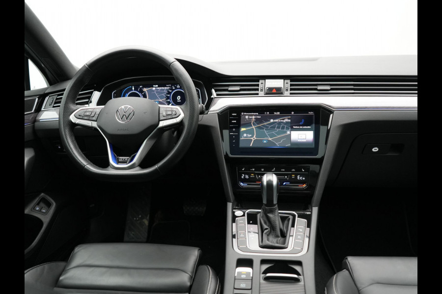 Volkswagen Passat Variant 1.4 TSI GTE Business PHEV 218pk Dealer O.H | Panodak | Adaptive Cruise | 360 Camera | IQ Light | Lederen Sportstoelen Massage & Verwarmd | Blis | Keyless | Apple Carplay | Navigatie | Virtual | DAB | 18"L.M | IQ Drive | Plug In Hybrid |