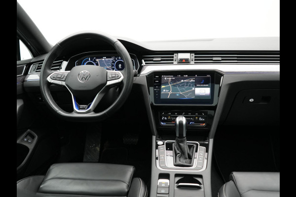 Volkswagen Passat Variant 1.4 TSI GTE Business PHEV 218pk Dealer O.H | Panodak | Adaptive Cruise | 360 Camera | IQ Light | Lederen Sportstoelen Massage & Verwarmd | Blis | Keyless | Apple Carplay | Navigatie | Virtual | DAB | 18"L.M | IQ Drive | Plug In Hybrid |