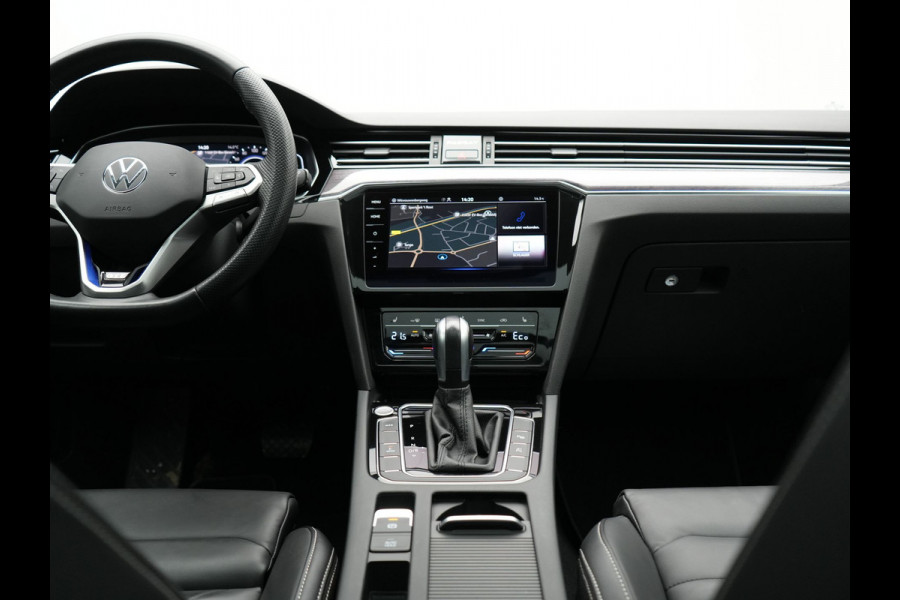 Volkswagen Passat Variant 1.4 TSI GTE Business PHEV 218pk Dealer O.H | Panodak | Adaptive Cruise | 360 Camera | IQ Light | Lederen Sportstoelen Massage & Verwarmd | Blis | Keyless | Apple Carplay | Navigatie | Virtual | DAB | 18"L.M | IQ Drive | Plug In Hybrid |