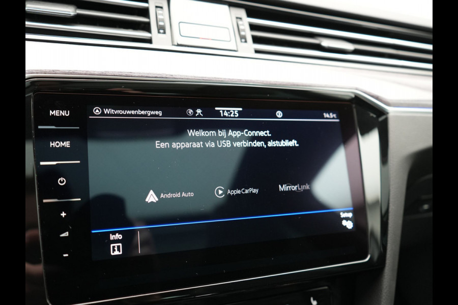 Volkswagen Passat Variant 1.4 TSI GTE Business PHEV 218pk Dealer O.H | Panodak | Adaptive Cruise | 360 Camera | IQ Light | Lederen Sportstoelen Massage & Verwarmd | Blis | Keyless | Apple Carplay | Navigatie | Virtual | DAB | 18"L.M | IQ Drive | Plug In Hybrid |