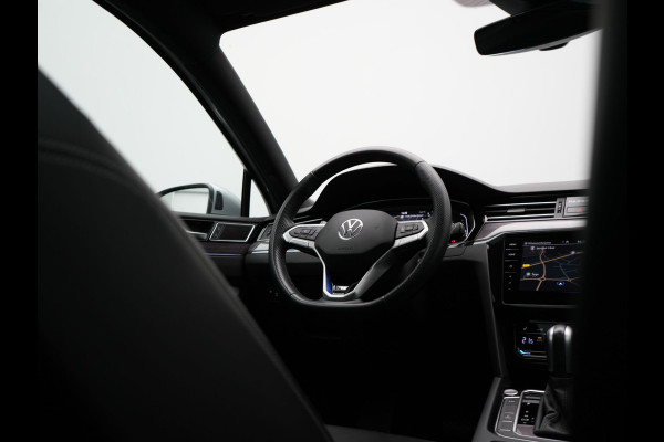 Volkswagen Passat Variant 1.4 TSI GTE Business PHEV 218pk Dealer O.H | Panodak | Adaptive Cruise | 360 Camera | IQ Light | Lederen Sportstoelen Massage & Verwarmd | Blis | Keyless | Apple Carplay | Navigatie | Virtual | DAB | 18"L.M | IQ Drive | Plug In Hybrid |