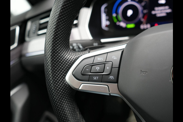 Volkswagen Passat Variant 1.4 TSI GTE Business PHEV 218pk Dealer O.H | Panodak | Adaptive Cruise | 360 Camera | IQ Light | Lederen Sportstoelen Massage & Verwarmd | Blis | Keyless | Apple Carplay | Navigatie | Virtual | DAB | 18"L.M | IQ Drive | Plug In Hybrid |