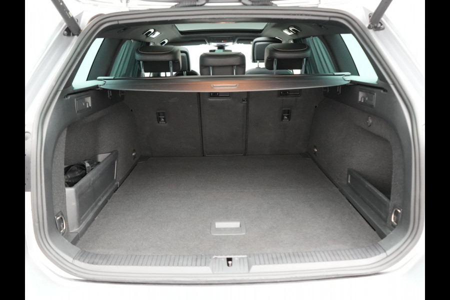 Volkswagen Passat Variant 1.4 TSI GTE Business PHEV 218pk Dealer O.H | Panodak | Adaptive Cruise | 360 Camera | IQ Light | Lederen Sportstoelen Massage & Verwarmd | Blis | Keyless | Apple Carplay | Navigatie | Virtual | DAB | 18"L.M | IQ Drive | Plug In Hybrid |