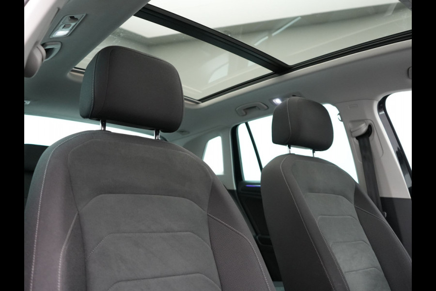 Volkswagen Tiguan 1.4 TSI eHybrid Elegance PHEV 245pk Dealer O.H | Panodak | Adaptive Cruise | 360 Camera | IQ Light | Alcantara Comforstoelen Massage & Verwarmd | Keyless | Apple Carplay | IQ Drive | Navigatie | Virtual | DAB | 18"L.M | Plug In Hybrid