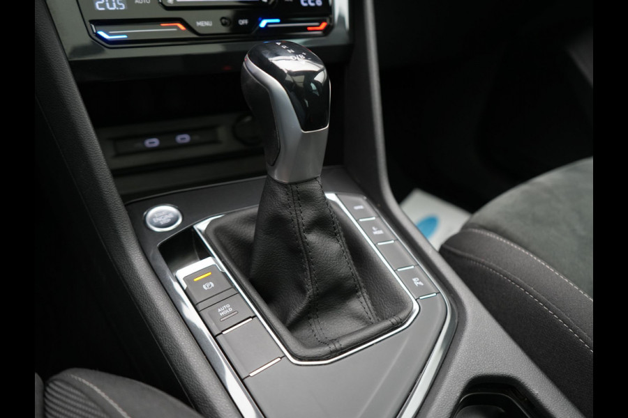 Volkswagen Tiguan 1.4 TSI eHybrid Elegance PHEV 245pk Dealer O.H | Panodak | Adaptive Cruise | 360 Camera | IQ Light | Alcantara Comforstoelen Massage & Verwarmd | Keyless | Apple Carplay | IQ Drive | Navigatie | Virtual | DAB | 18"L.M | Plug In Hybrid