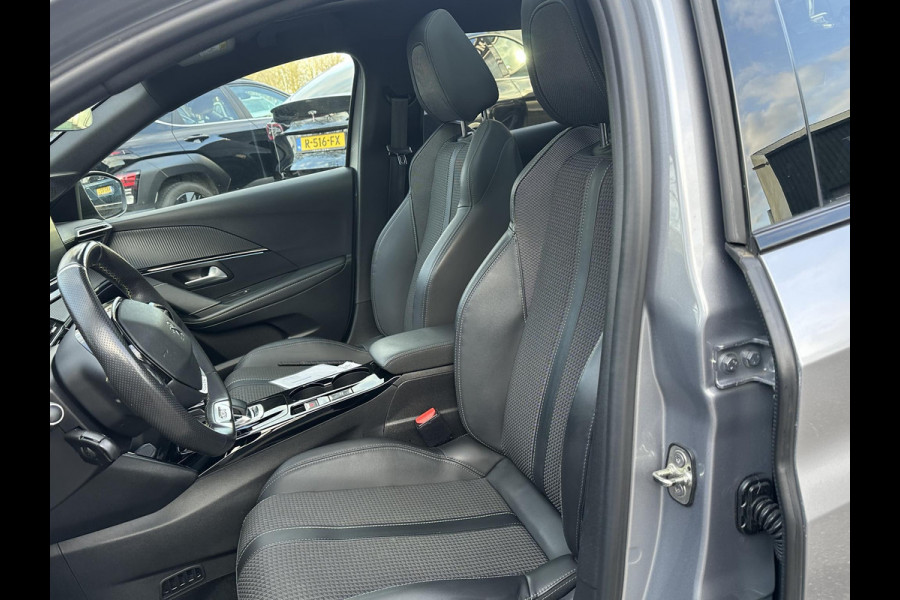 Peugeot e-208 EV GT Pack 50 kWh VAN € 17.900,- VOOR € 16.440,- UW LENTEVOORDEEL € 1.460,-! | 3- FASE LADER | STOELVERWARMING  | CAMERA | PANOROMA DAK |  RIJKLAAR 12 MND BOVAG GARANTIE |