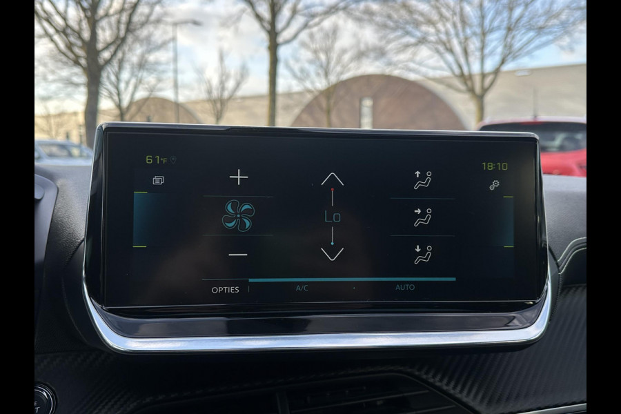 Peugeot e-208 EV GT Pack 50 kWh VAN € 17.900,- VOOR € 16.440,- UW LENTEVOORDEEL € 1.460,-! | 3- FASE LADER | STOELVERWARMING  | CAMERA | PANOROMA DAK |  RIJKLAAR 12 MND BOVAG GARANTIE |