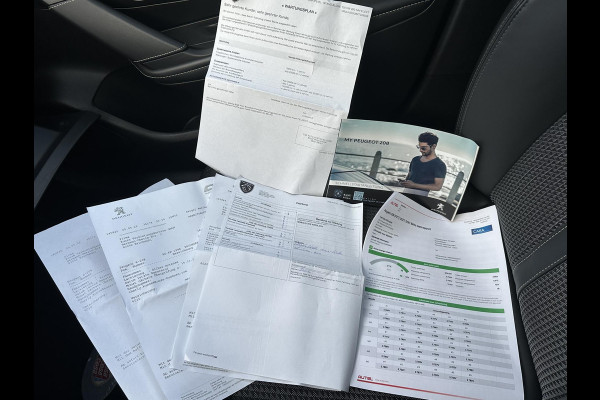 Peugeot e-208 EV GT Pack 50 kWh VAN € 17.900,- VOOR € 16.440,- UW LENTEVOORDEEL € 1.460,-! | 3- FASE LADER | STOELVERWARMING  | CAMERA | PANOROMA DAK |  RIJKLAAR 12 MND BOVAG GARANTIE |