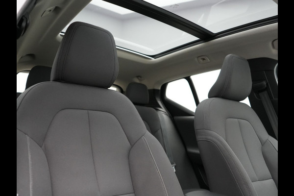 Volvo XC40 T4 Recharge Inscription PHEV 211pk Dealer O.H | Trekhaak Af Fabriek | Panodak | Harman / Kardon | Camera | Sportstoelen Memory & Verwarmd | Cruise Control | Keyless | Apple Carplay | Verwarmd Stuur | Navigatie | Virtual | DAB | 18"L.M | Plug In Hybrid |