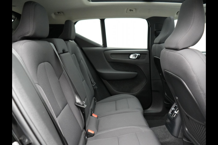 Volvo XC40 T4 Recharge Inscription PHEV 211pk Dealer O.H | Trekhaak Af Fabriek | Panodak | Harman / Kardon | Camera | Sportstoelen Memory & Verwarmd | Cruise Control | Keyless | Apple Carplay | Verwarmd Stuur | Navigatie | Virtual | DAB | 18"L.M | Plug In Hybrid |