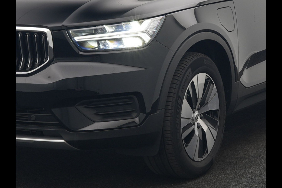 Volvo XC40 T4 Recharge Inscription PHEV 211pk Dealer O.H | Trekhaak Af Fabriek | Panodak | Harman / Kardon | Camera | Sportstoelen Memory & Verwarmd | Cruise Control | Keyless | Apple Carplay | Verwarmd Stuur | Navigatie | Virtual | DAB | 18"L.M | Plug In Hybrid |