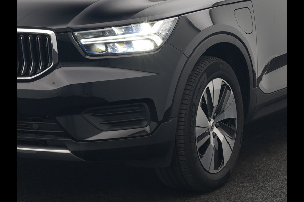 Volvo XC40 T4 Recharge Inscription PHEV 211pk Dealer O.H | Trekhaak Af Fabriek | Panodak | Harman / Kardon | Camera | Sportstoelen Memory & Verwarmd | Cruise Control | Keyless | Apple Carplay | Verwarmd Stuur | Navigatie | Virtual | DAB | 18"L.M | Plug In Hybrid |