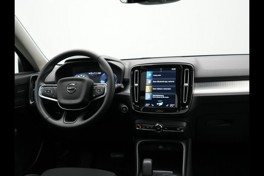 Volvo XC40 T4 Recharge Inscription PHEV 211pk Dealer O.H | Trekhaak Af Fabriek | Panodak | Harman / Kardon | Camera | Sportstoelen Memory & Verwarmd | Cruise Control | Keyless | Apple Carplay | Verwarmd Stuur | Navigatie | Virtual | DAB | 18"L.M | Plug In Hybrid |