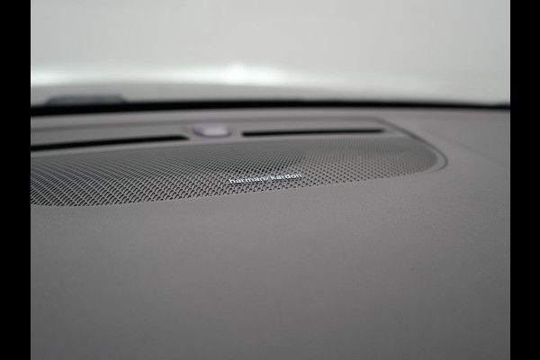 Volvo XC40 T4 Recharge Inscription PHEV 211pk Dealer O.H | Trekhaak Af Fabriek | Panodak | Harman / Kardon | Camera | Sportstoelen Memory & Verwarmd | Cruise Control | Keyless | Apple Carplay | Verwarmd Stuur | Navigatie | Virtual | DAB | 18"L.M | Plug In Hybrid |