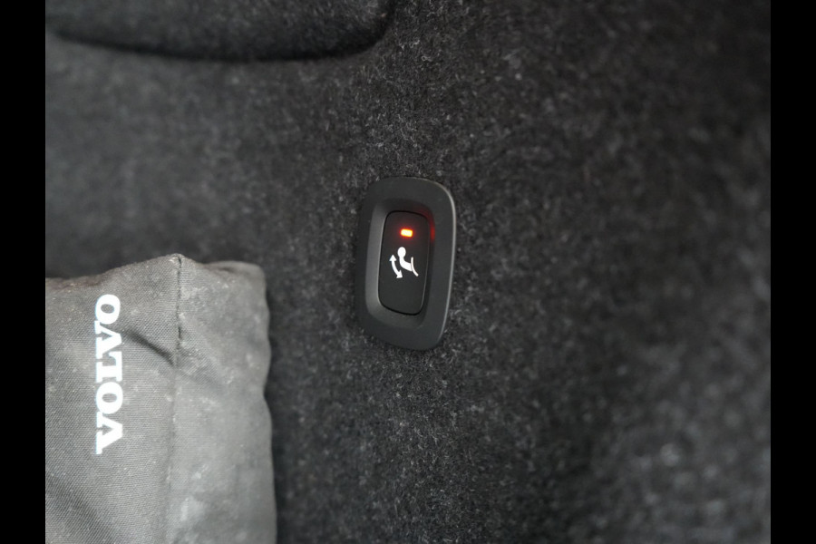 Volvo XC40 T4 Recharge Inscription PHEV 211pk Dealer O.H | Trekhaak Af Fabriek | Panodak | Harman / Kardon | Camera | Sportstoelen Memory & Verwarmd | Cruise Control | Keyless | Apple Carplay | Verwarmd Stuur | Navigatie | Virtual | DAB | 18"L.M | Plug In Hybrid |