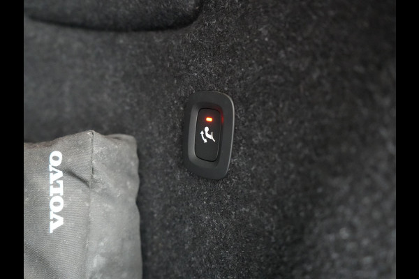 Volvo XC40 T4 Recharge Inscription PHEV 211pk Dealer O.H | Trekhaak Af Fabriek | Panodak | Harman / Kardon | Camera | Sportstoelen Memory & Verwarmd | Cruise Control | Keyless | Apple Carplay | Verwarmd Stuur | Navigatie | Virtual | DAB | 18"L.M | Plug In Hybrid |