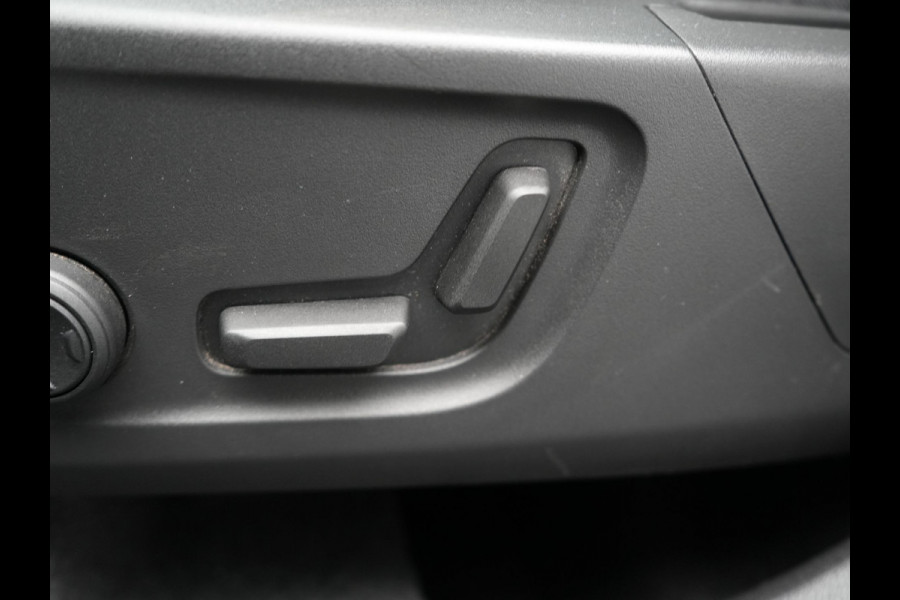 Volvo XC40 T4 Recharge Inscription PHEV 211pk Dealer O.H | Trekhaak Af Fabriek | Panodak | Harman / Kardon | Camera | Sportstoelen Memory & Verwarmd | Cruise Control | Keyless | Apple Carplay | Verwarmd Stuur | Navigatie | Virtual | DAB | 18"L.M | Plug In Hybrid |