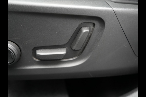 Volvo XC40 T4 Recharge Inscription PHEV 211pk Dealer O.H | Trekhaak Af Fabriek | Panodak | Harman / Kardon | Camera | Sportstoelen Memory & Verwarmd | Cruise Control | Keyless | Apple Carplay | Verwarmd Stuur | Navigatie | Virtual | DAB | 18"L.M | Plug In Hybrid |