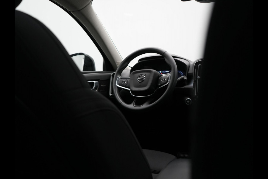 Volvo XC40 T4 Recharge Inscription PHEV 211pk Dealer O.H | Trekhaak Af Fabriek | Panodak | Harman / Kardon | Camera | Sportstoelen Memory & Verwarmd | Cruise Control | Keyless | Apple Carplay | Verwarmd Stuur | Navigatie | Virtual | DAB | 18"L.M | Plug In Hybrid |