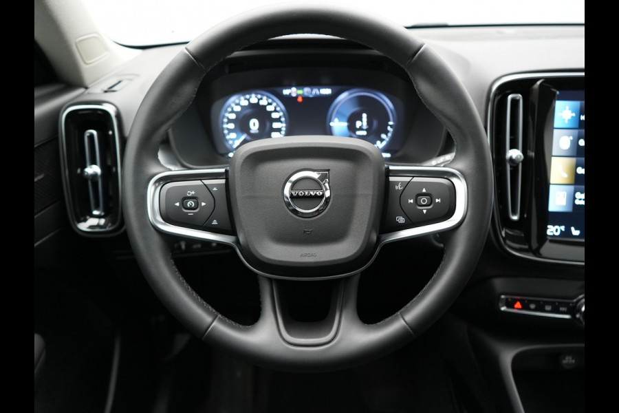 Volvo XC40 T4 Recharge Inscription PHEV 211pk Dealer O.H | Trekhaak Af Fabriek | Panodak | Harman / Kardon | Camera | Sportstoelen Memory & Verwarmd | Cruise Control | Keyless | Apple Carplay | Verwarmd Stuur | Navigatie | Virtual | DAB | 18"L.M | Plug In Hybrid |