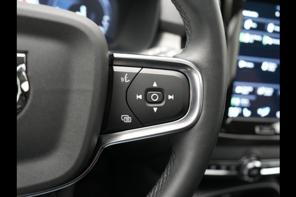 Volvo XC40 T4 Recharge Inscription PHEV 211pk Dealer O.H | Trekhaak Af Fabriek | Panodak | Harman / Kardon | Camera | Sportstoelen Memory & Verwarmd | Cruise Control | Keyless | Apple Carplay | Verwarmd Stuur | Navigatie | Virtual | DAB | 18"L.M | Plug In Hybrid |