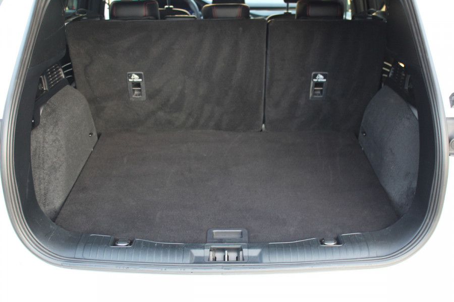 Ford Kuga 2.5-225pk Plug-in Hybrid ST-Line X. Hybride rijden voor een reële prijs ! Autm. airco dual, side- en lane assist, adaptieve cruise cntrl, camera v+a, stoel-, stuur- en voorraamverw., elektr. achterklep, metallic lak, navigatie, telefoonvoorb. etc.