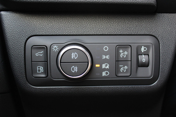 Ford Kuga 2.5-225pk Plug-in Hybrid ST-Line X. Hybride rijden voor een reële prijs ! Autm. airco dual, side- en lane assist, adaptieve cruise cntrl, camera v+a, stoel-, stuur- en voorraamverw., elektr. achterklep, metallic lak, navigatie, telefoonvoorb. etc.