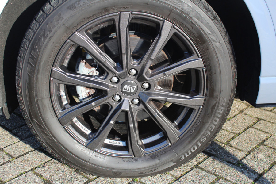 Ford Kuga 2.5-225pk Plug-in Hybrid ST-Line X. Hybride rijden voor een reële prijs ! Autm. airco dual, side- en lane assist, adaptieve cruise cntrl, camera v+a, stoel-, stuur- en voorraamverw., elektr. achterklep, metallic lak, navigatie, telefoonvoorb. etc.