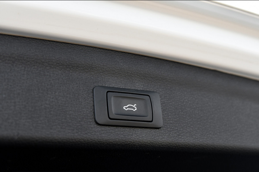 Audi Q3 35 TFSI 3x S-line. ACC, Camera, Matrix, Dodehoek, Stoelverw!