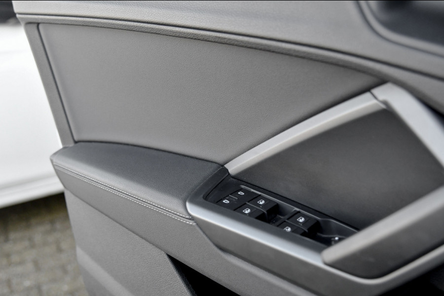 Audi Q3 35 TFSI 3x S-line. ACC, Camera, Matrix, Dodehoek, Stoelverw!