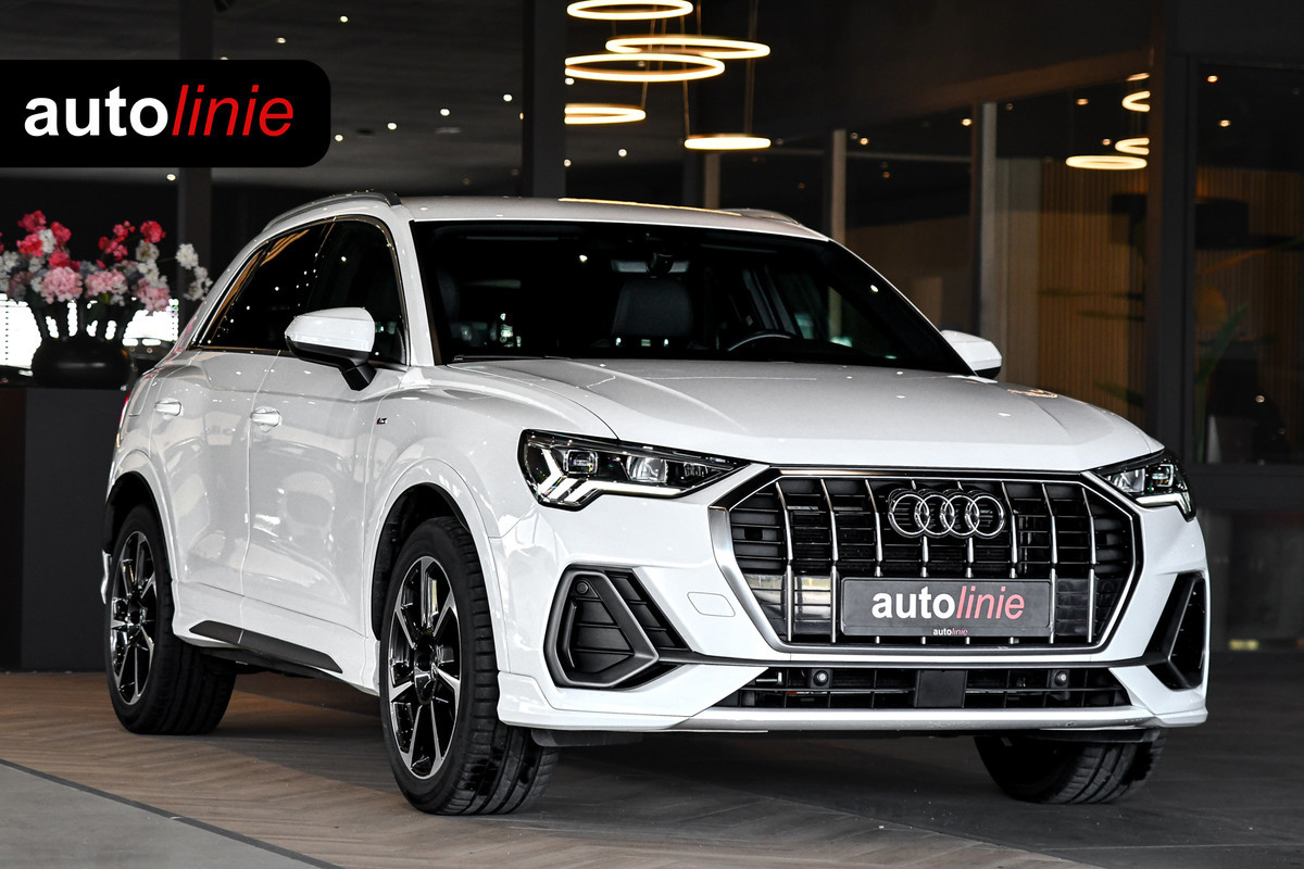 Audi Q3 35 TFSI 3x S-line. ACC, Camera, Matrix, Dodehoek, Stoelverw!
