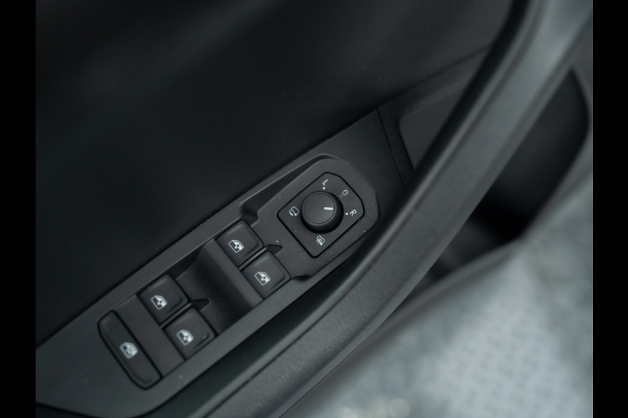 Škoda Karoq 1.5 TSI ACT Sportline Business | Elk. A-klep | Camera | Lane Assist | Stoel & Stuur verw. | Prijs Rijklaar!!