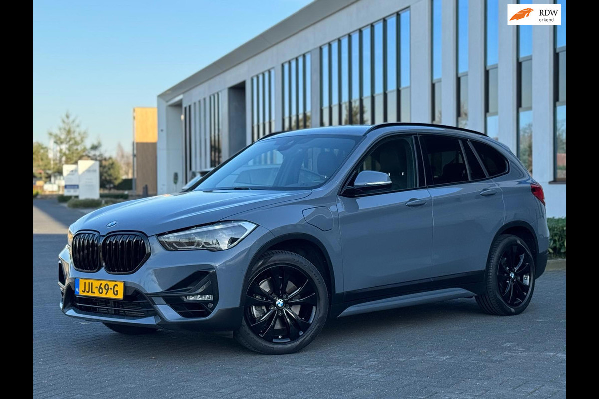 BMW X1 XDrive25e High Executive SPORT Edition, Black line, afn.trekhaak, camera, 1/2 lederen sportinterieur,stoelverwarming