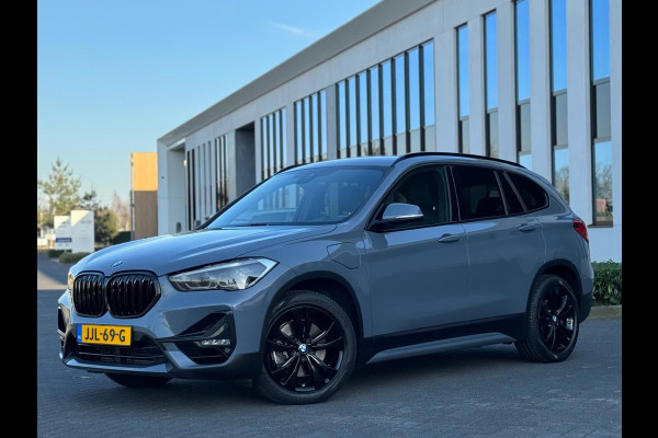 BMW X1 XDrive25e High Executive SPORT Edition, Black line, afn.trekhaak, camera, 1/2 lederen sportinterieur,stoelverwarming