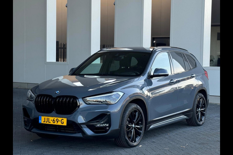 BMW X1 XDrive25e High Executive SPORT Edition, Black line, afn.trekhaak, camera, 1/2 lederen sportinterieur,stoelverwarming