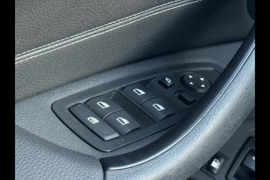 BMW X1 XDrive25e High Executive SPORT Edition, Black line, afn.trekhaak, camera, 1/2 lederen sportinterieur,stoelverwarming