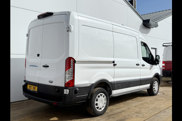 Ford E-Transit 68kWh 184PK L2H2 317km WLTP 95.9% (SOH) BEV Snelladen Tachograaf Climate Control Cruise Control Camera Carplay Navigatie Parkeersensoren voor achter