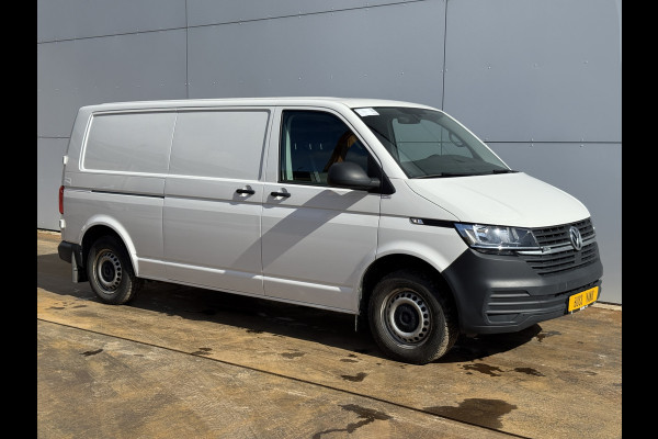Volkswagen E-Transporter 113PK L2H1 138KM WLTP Trekhaak 100% Elektrisch Transporter Airco Stoelverwarming Parkeersensoren