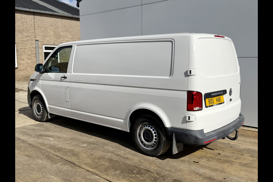 Volkswagen E-Transporter 113PK L2H1 138KM WLTP Trekhaak 100% Elektrisch Transporter Airco Stoelverwarming Parkeersensoren
