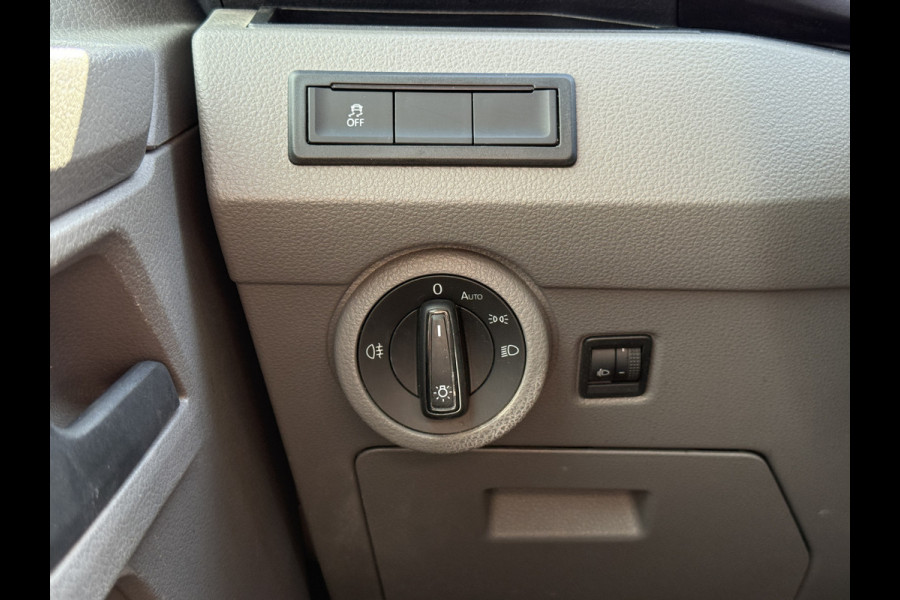 Volkswagen E-Transporter 113PK L2H1 138KM WLTP Trekhaak 100% Elektrisch Transporter Airco Stoelverwarming Parkeersensoren