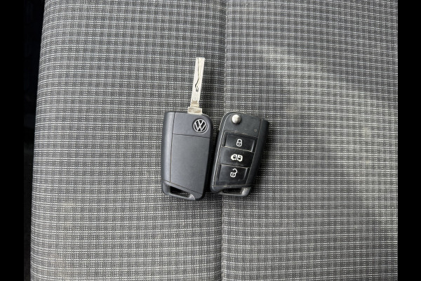Volkswagen E-Transporter 113PK L2H1 138KM WLTP Trekhaak 100% Elektrisch Transporter Airco Stoelverwarming Parkeersensoren