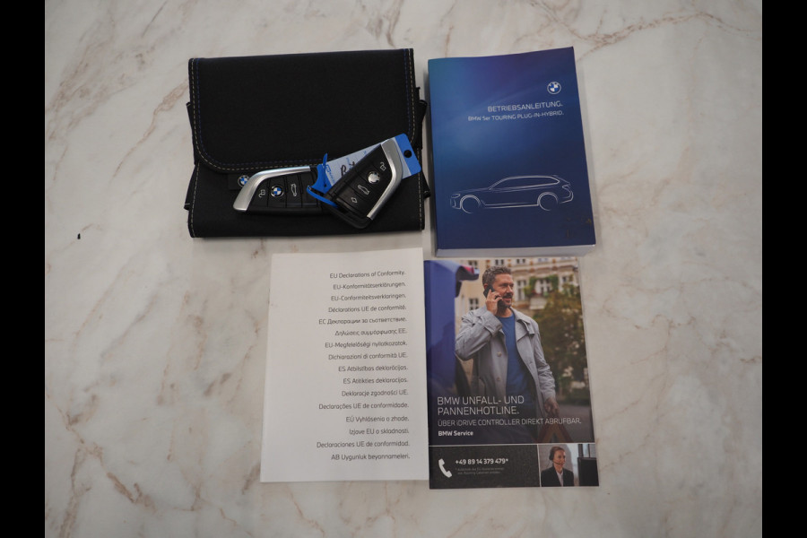BMW 5 Serie Touring 530e xDrive | Leder | Trekhaak | Camera | Adaptive Cruise | Stoelverwarming | DAB | Carplay