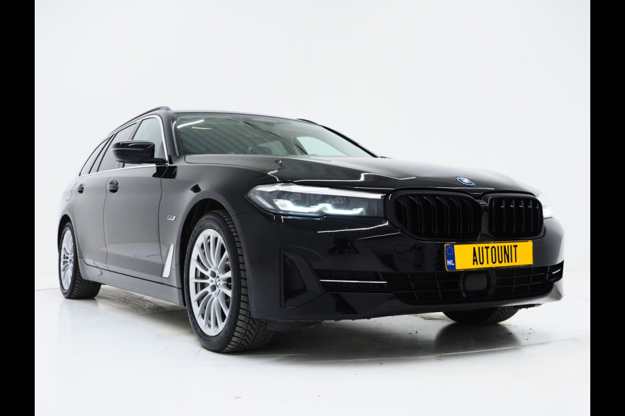 BMW 5 Serie Touring 530e xDrive | Leder | Trekhaak | Camera | Adaptive Cruise | Stoelverwarming | DAB | Carplay
