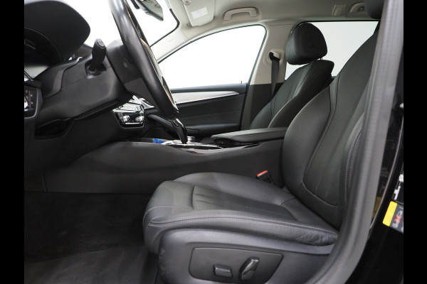 BMW 5 Serie Touring 530e xDrive | Leder | Trekhaak | Camera | Adaptive Cruise | Stoelverwarming | DAB | Carplay