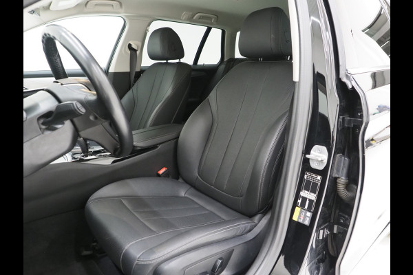 BMW 5 Serie Touring 530e xDrive | Leder | Trekhaak | Camera | Adaptive Cruise | Stoelverwarming | DAB | Carplay