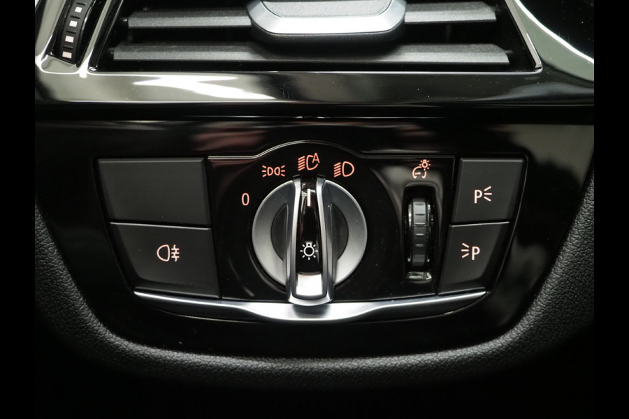 BMW 5 Serie Touring 530e xDrive | Leder | Trekhaak | Camera | Adaptive Cruise | Stoelverwarming | DAB | Carplay