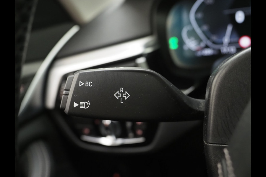 BMW 5 Serie Touring 530e xDrive | Leder | Trekhaak | Camera | Adaptive Cruise | Stoelverwarming | DAB | Carplay